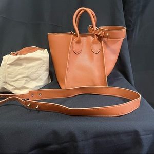 Versatile everyday basket bag with extra pouch